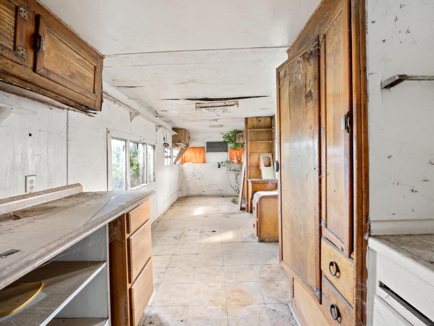 8552 Cairo Ave, Laton, CA 93242