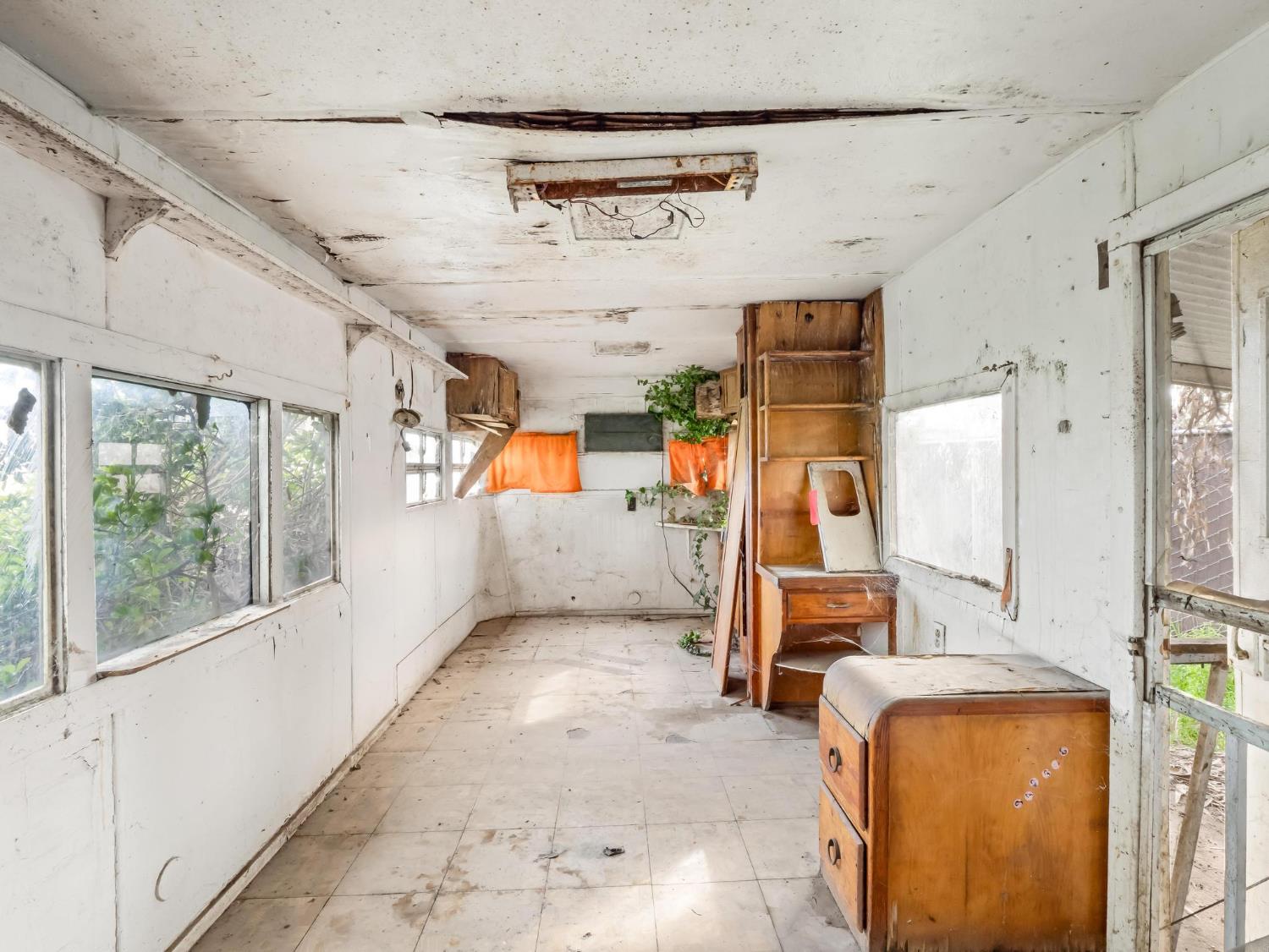 8552 Cairo Ave, Laton, CA 93242