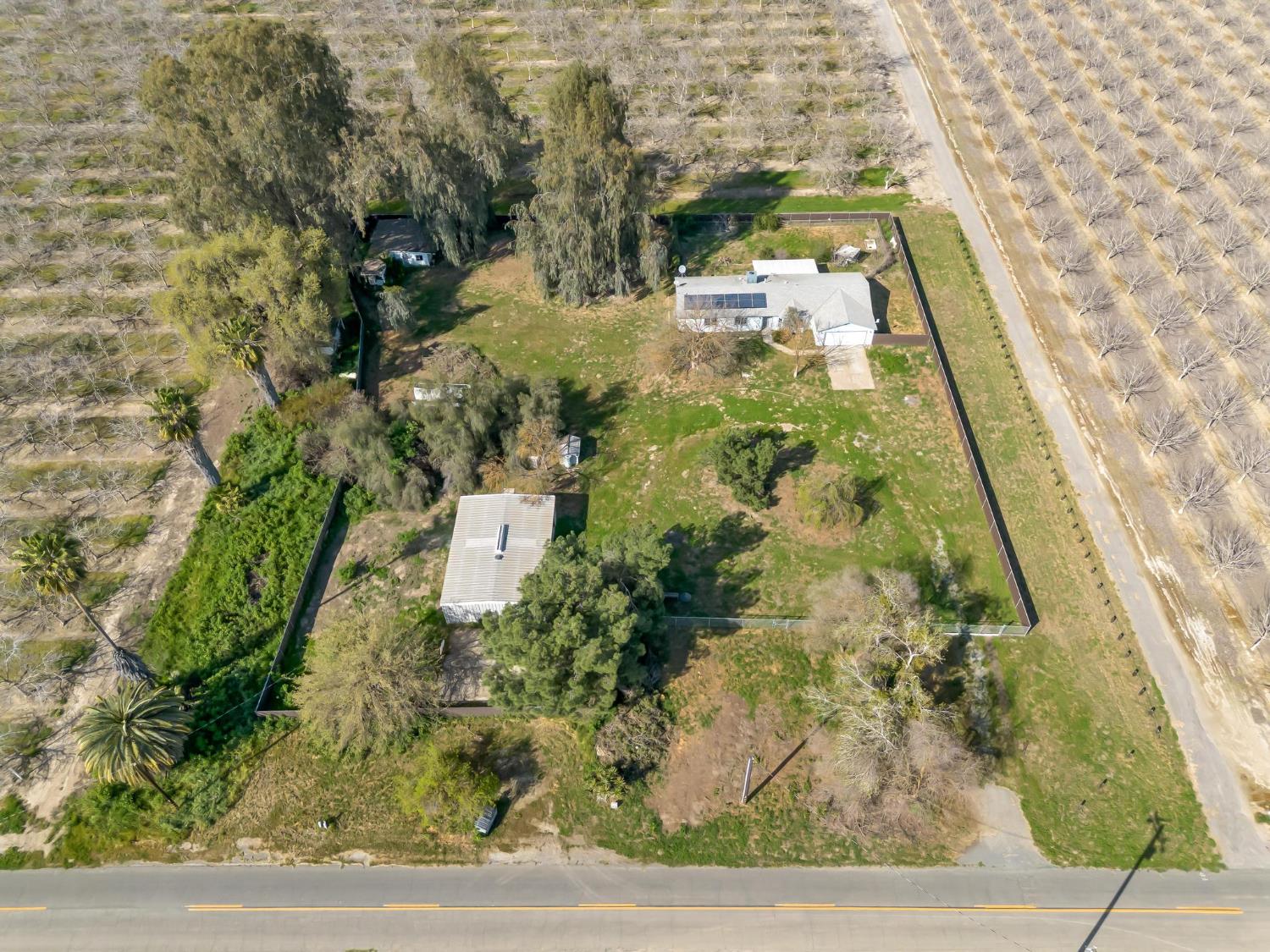 8552 Cairo Ave, Laton, CA 93242