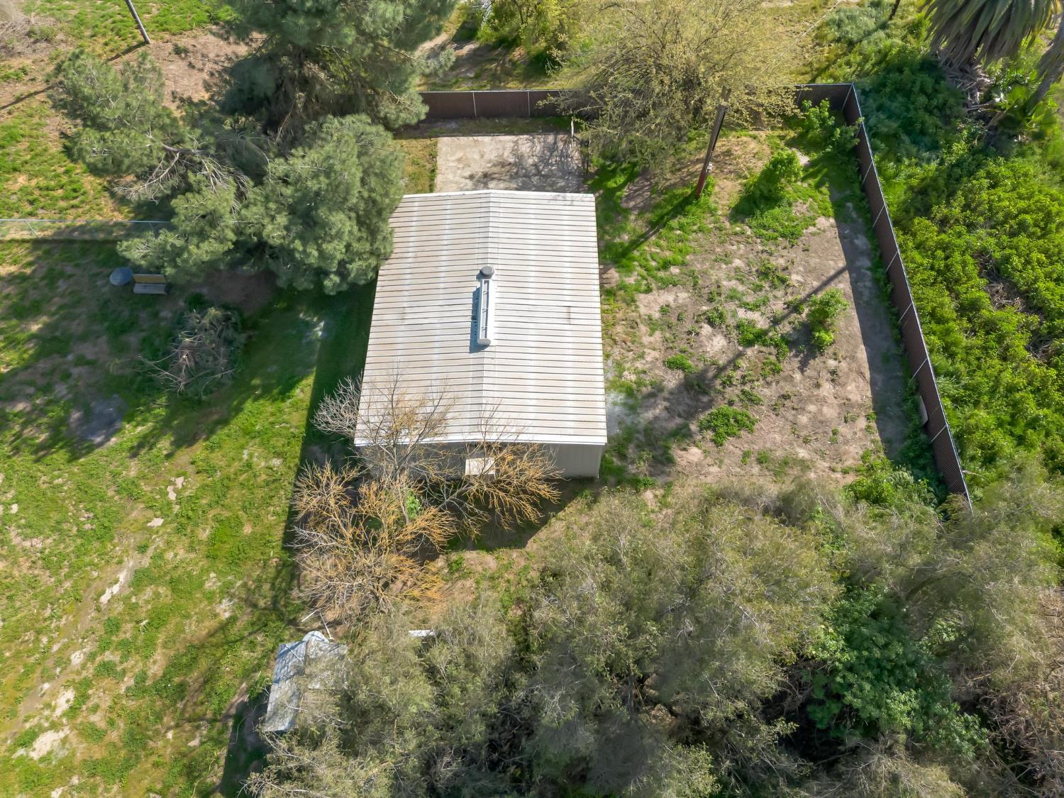 8552 Cairo Ave, Laton, CA 93242