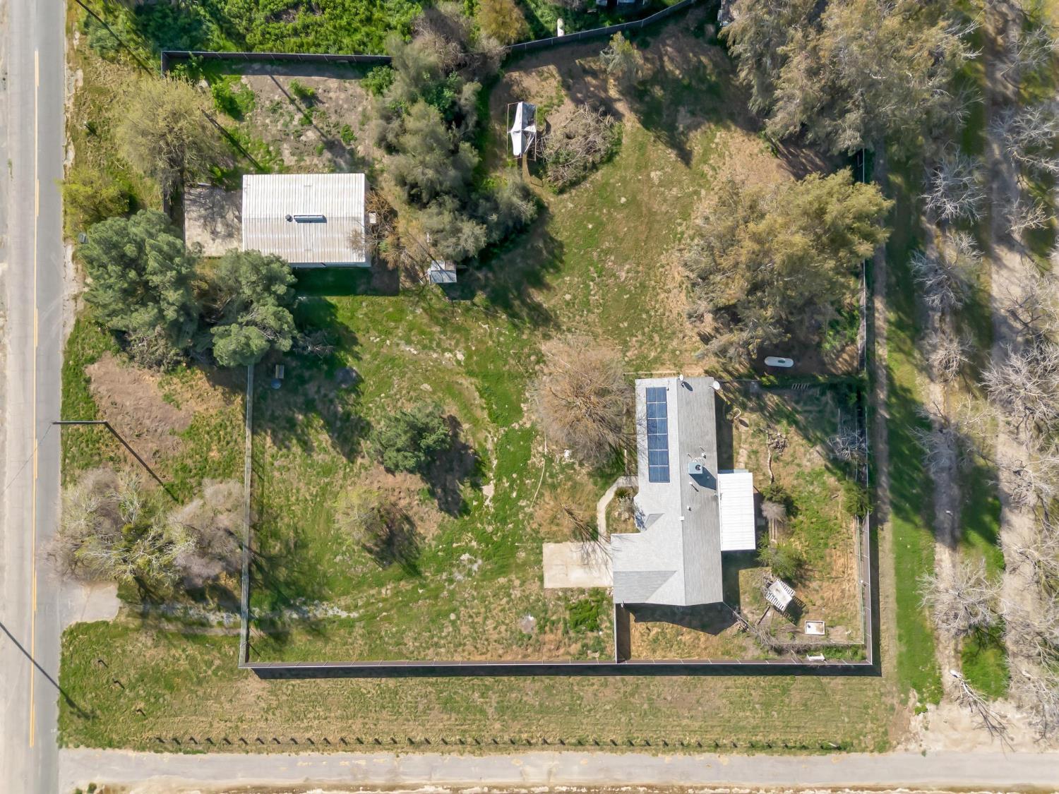 8552 Cairo Ave, Laton, CA 93242