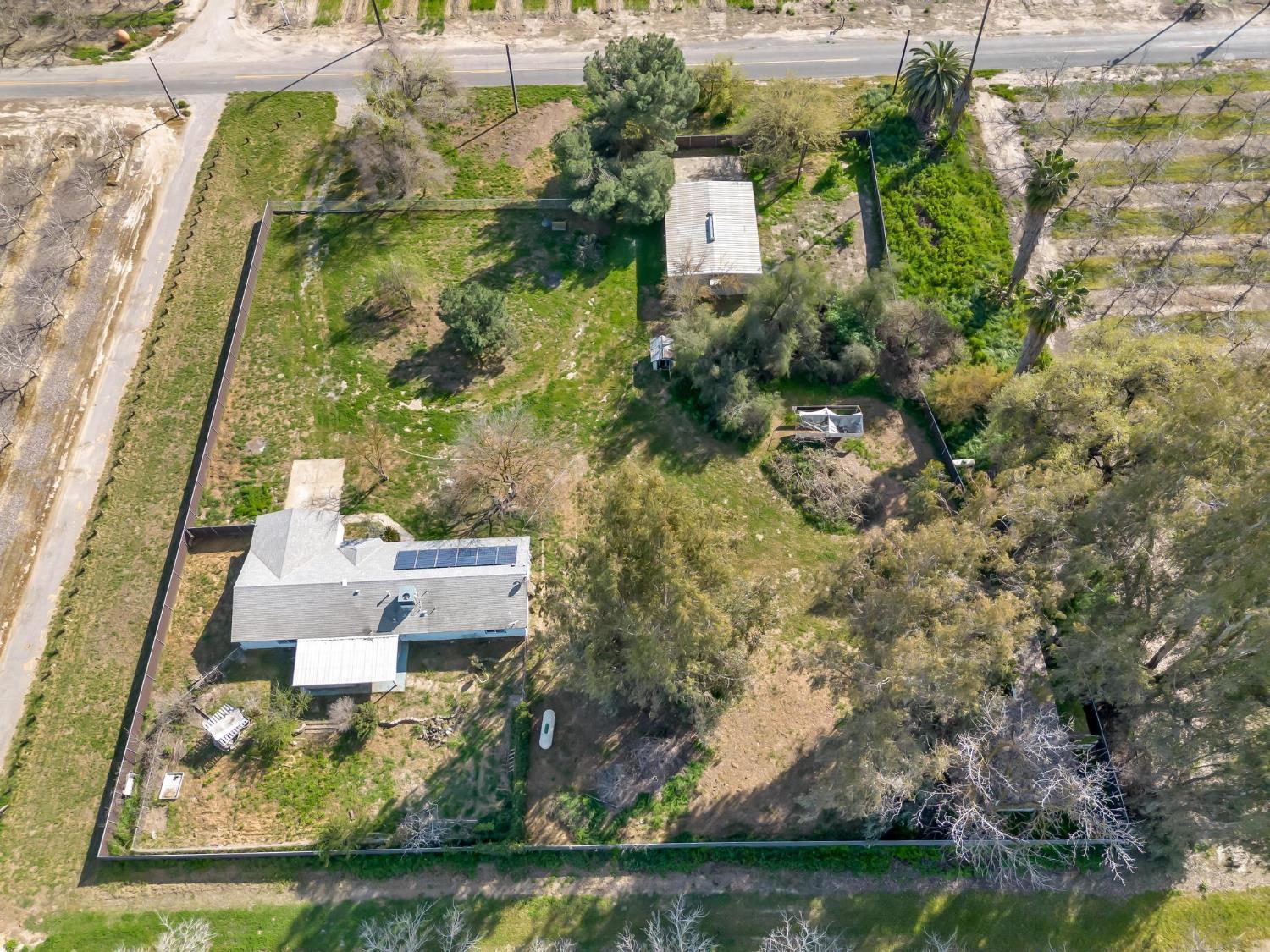 8552 Cairo Ave, Laton, CA 93242