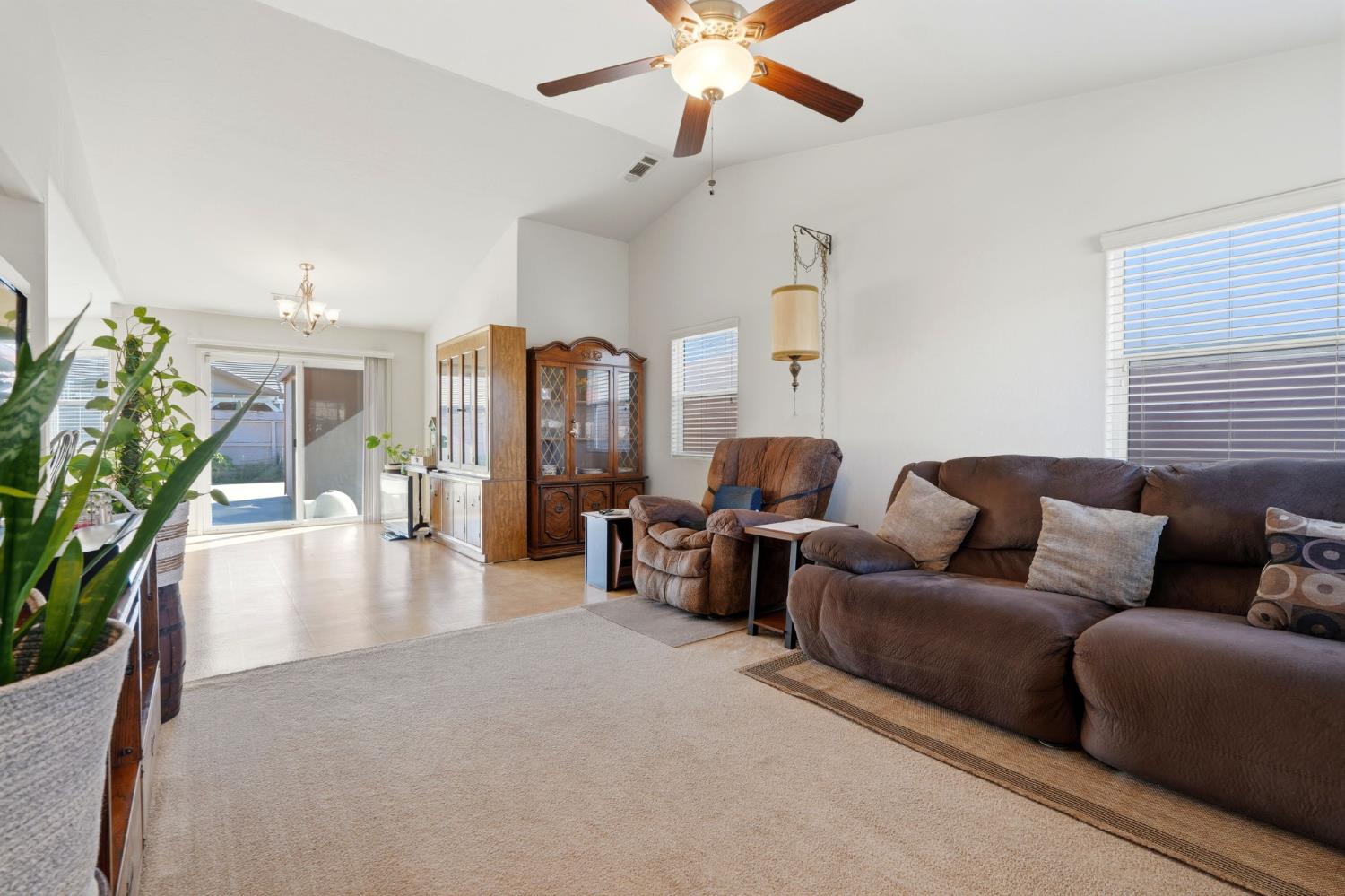 1403 Castoro Way, Hanford, CA 93230