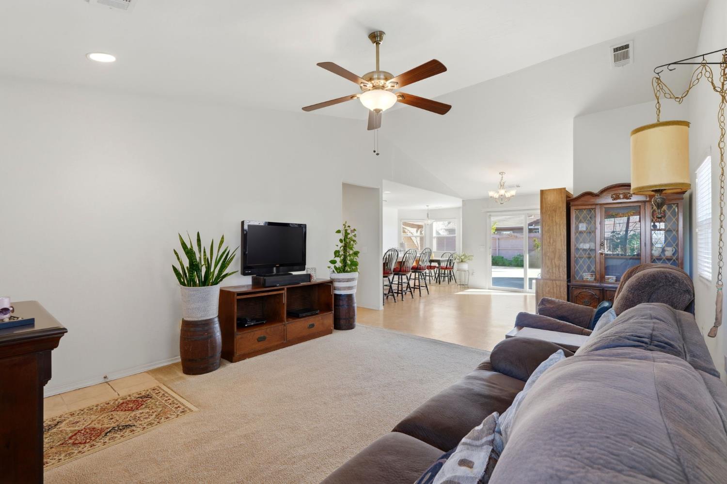 1403 Castoro Way, Hanford, CA 93230