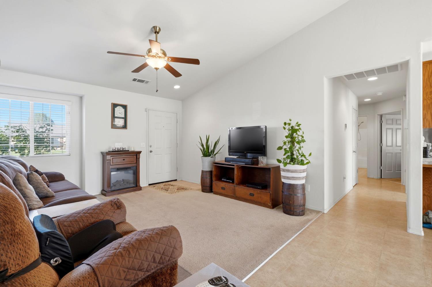 1403 Castoro Way, Hanford, CA 93230