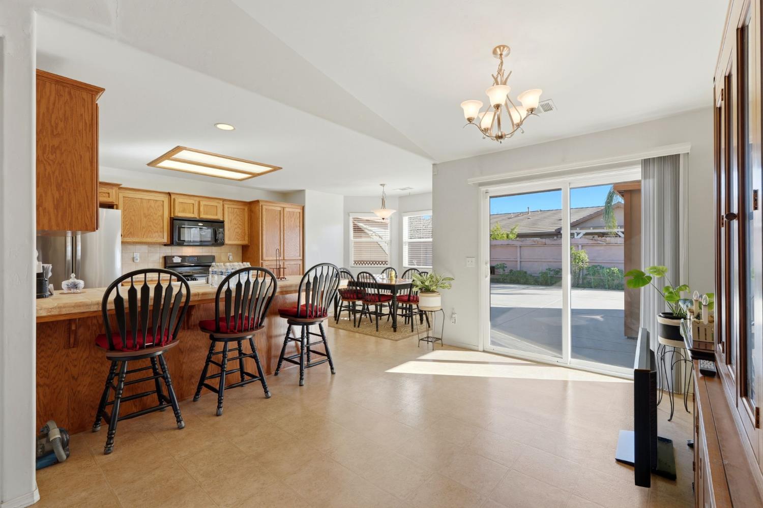 1403 Castoro Way, Hanford, CA 93230