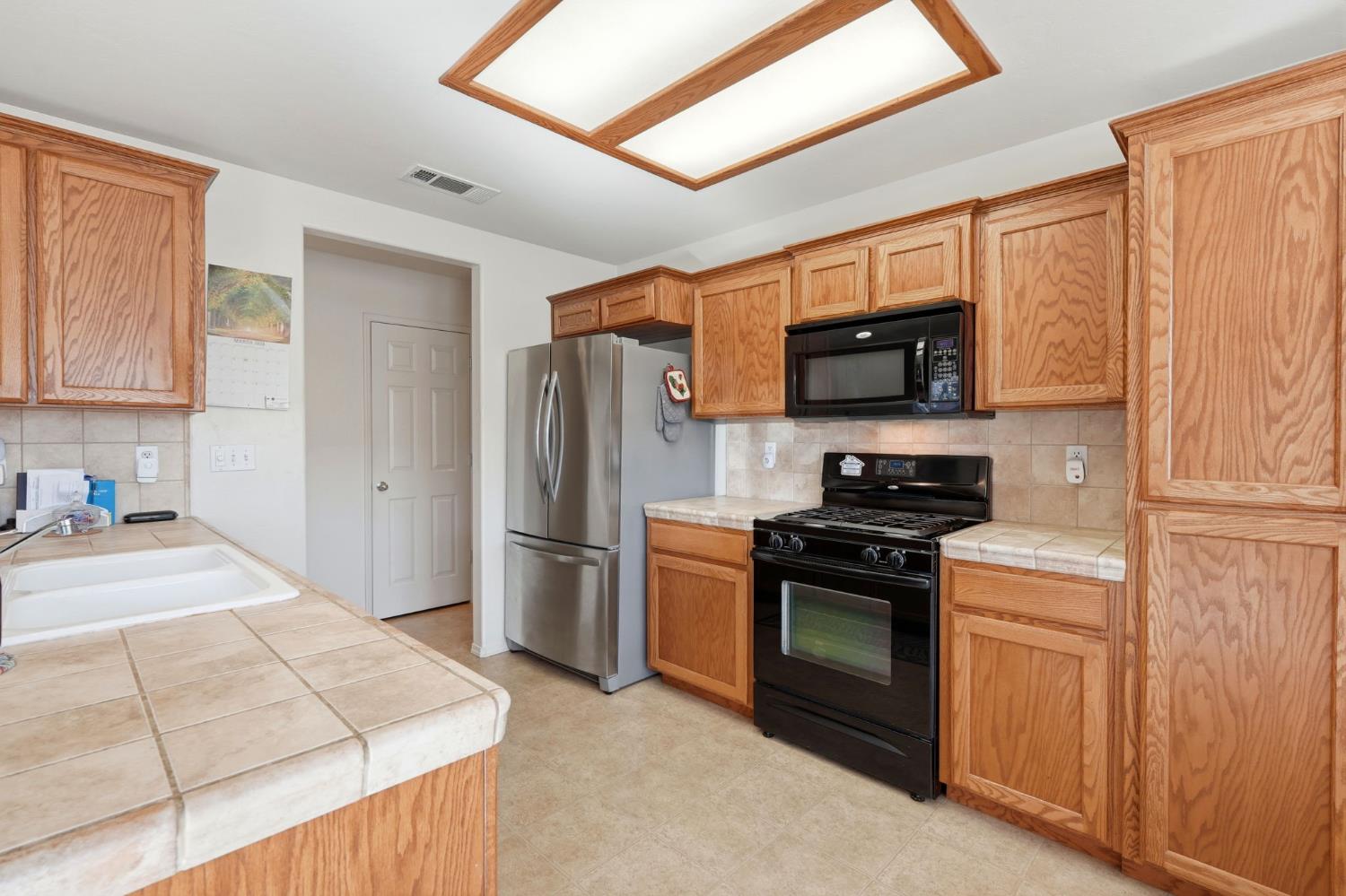 1403 Castoro Way, Hanford, CA 93230