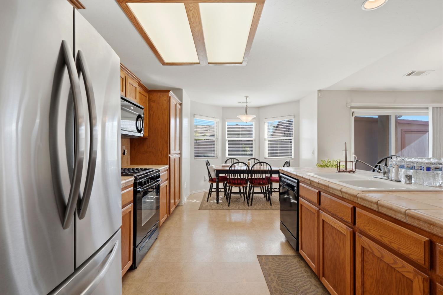 1403 Castoro Way, Hanford, CA 93230