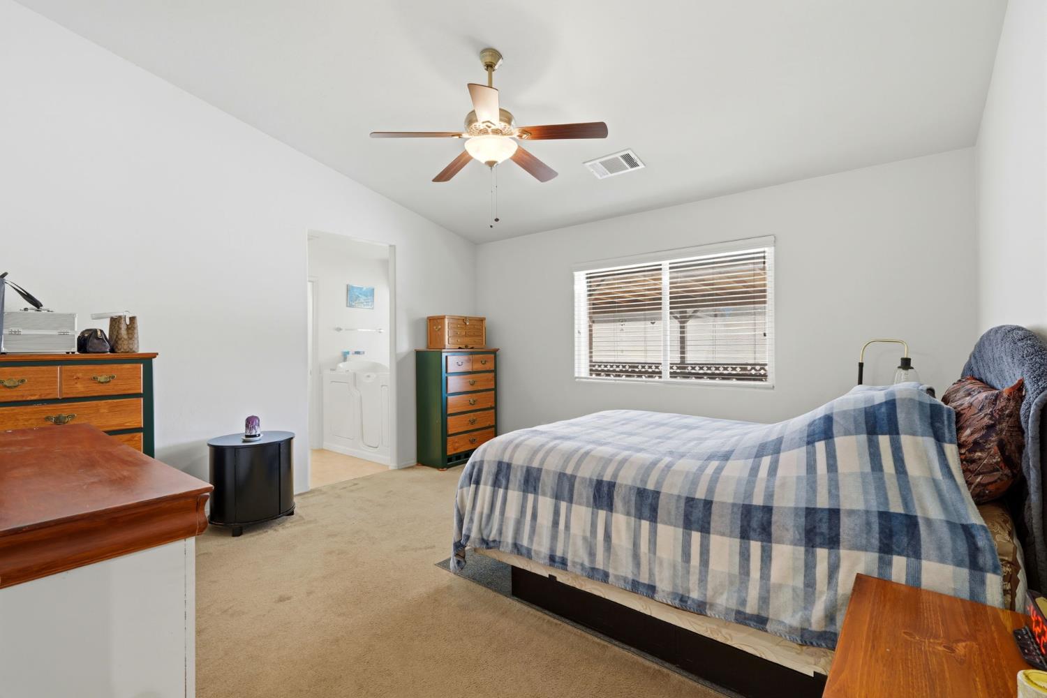 1403 Castoro Way, Hanford, CA 93230