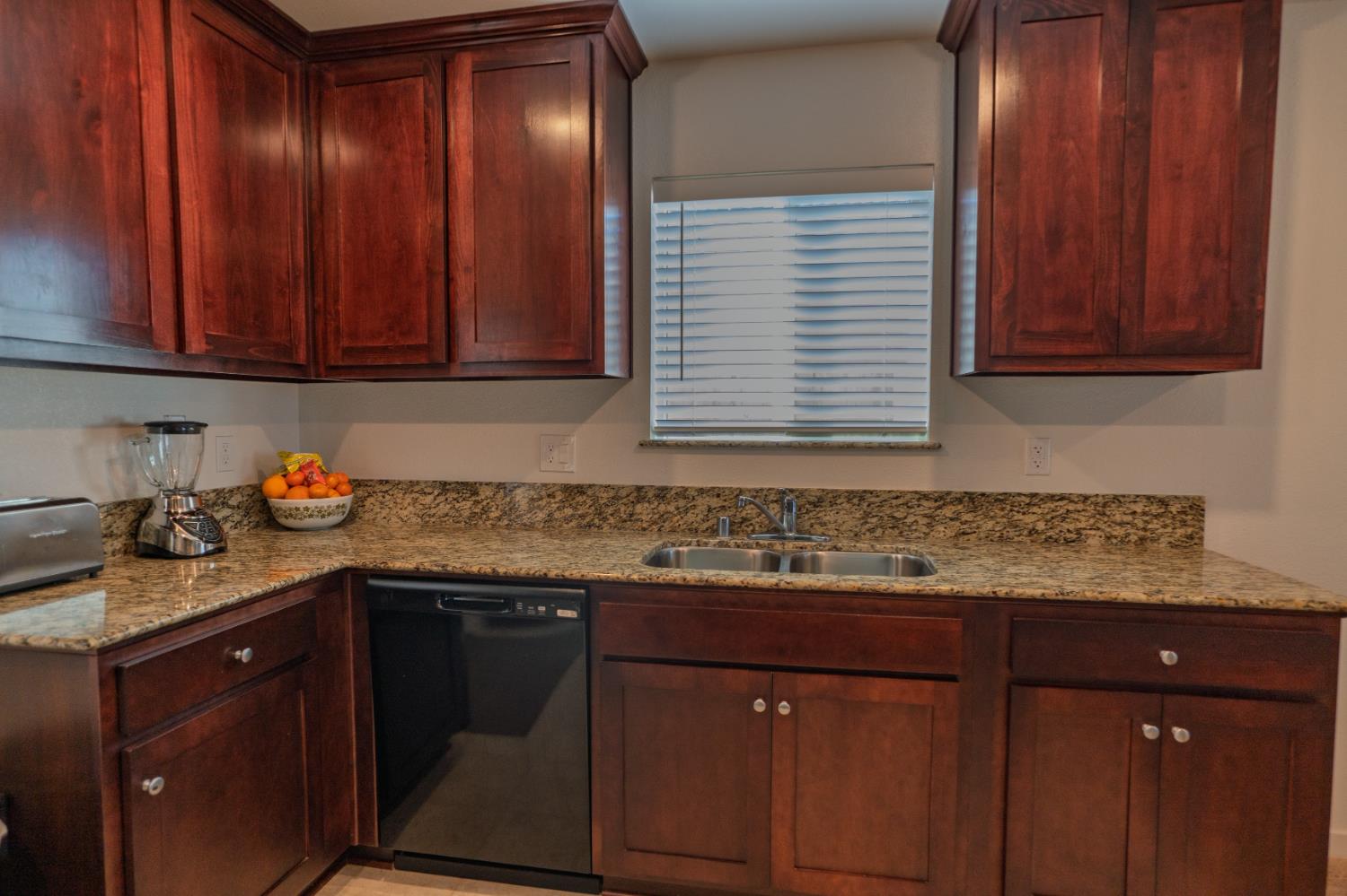 714 Dean Ct, Merced, CA 95341