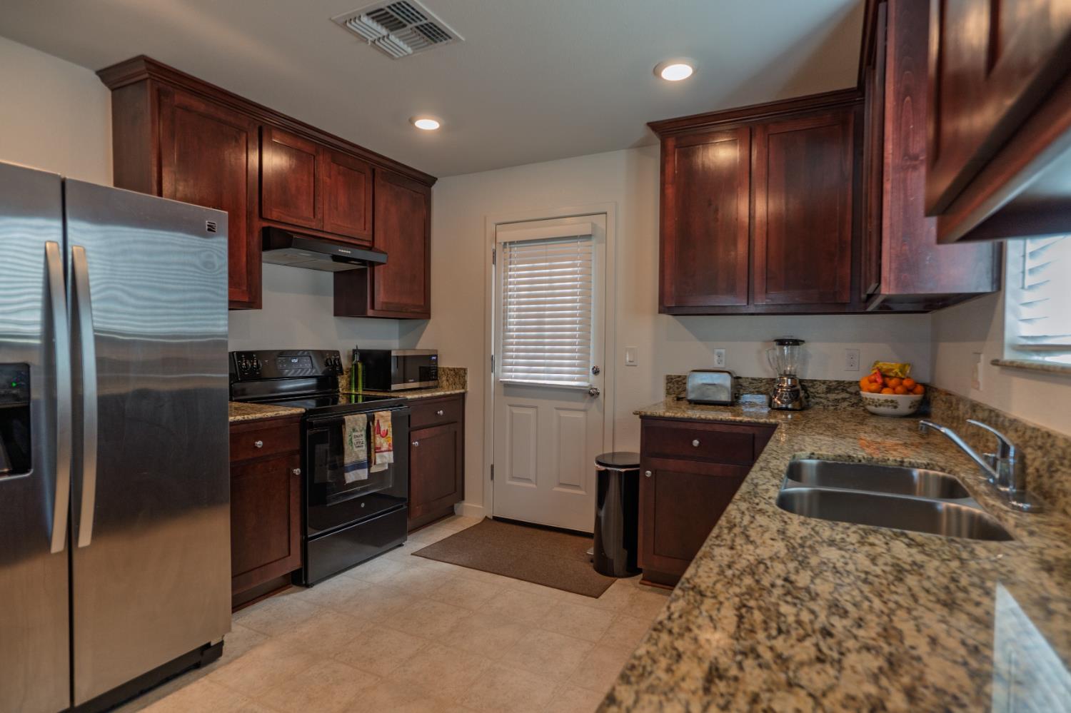 714 Dean Ct, Merced, CA 95341