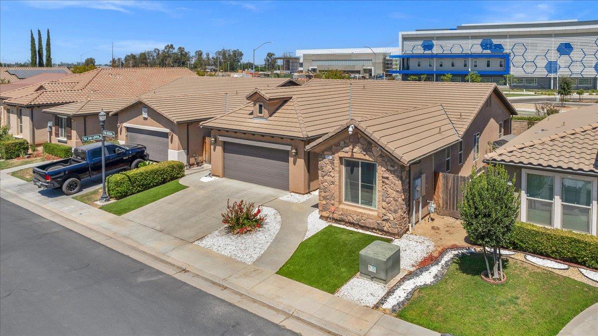 2481 S Via Versilia Dr, Fresno, CA 93727