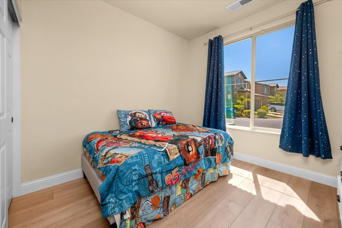 2481 S Via Versilia Dr, Fresno, CA 93727