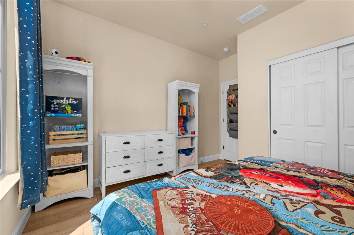 2481 S Via Versilia Dr, Fresno, CA 93727