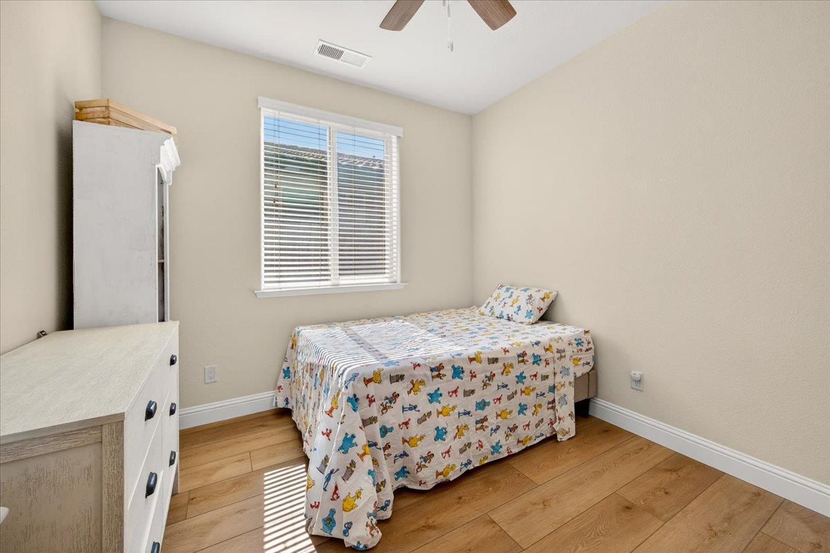 2481 S Via Versilia Dr, Fresno, CA 93727