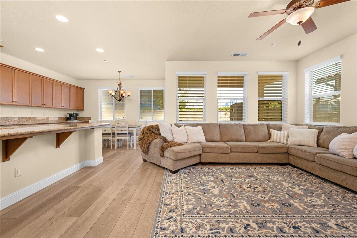 2481 S Via Versilia Dr, Fresno, CA 93727