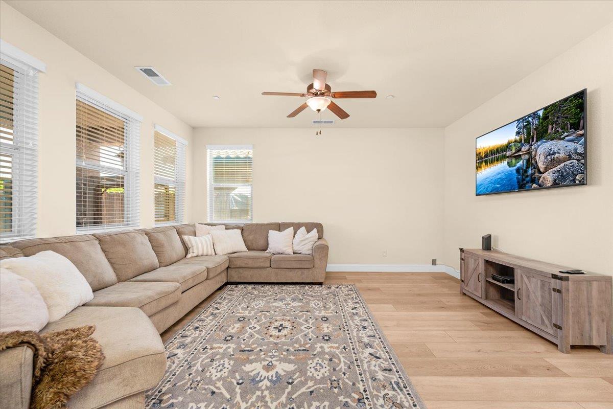 2481 S Via Versilia Dr, Fresno, CA 93727