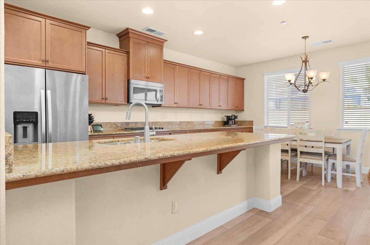 2481 S Via Versilia Dr, Fresno, CA 93727