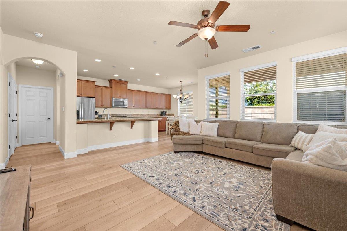 2481 S Via Versilia Dr, Fresno, CA 93727