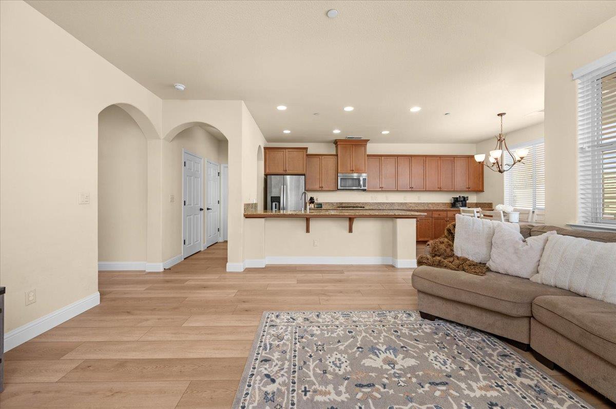 2481 S Via Versilia Dr, Fresno, CA 93727