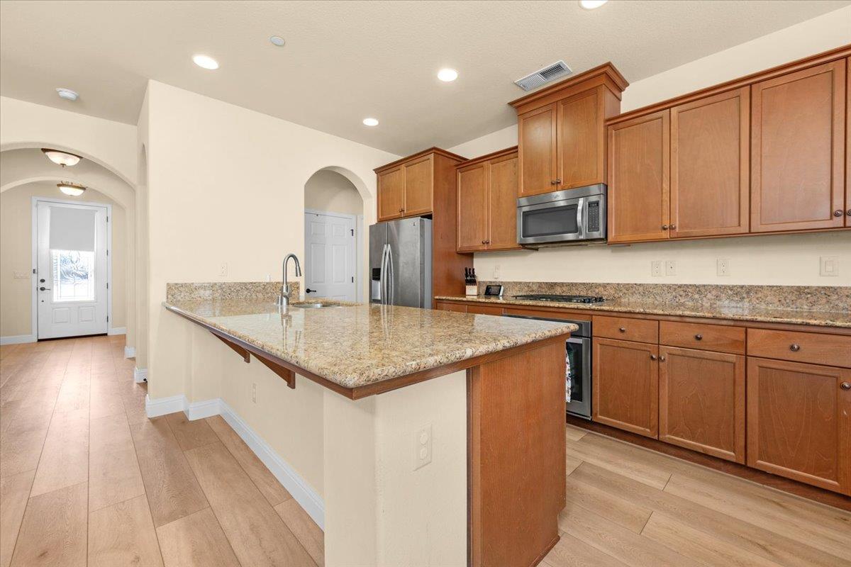 2481 S Via Versilia Dr, Fresno, CA 93727