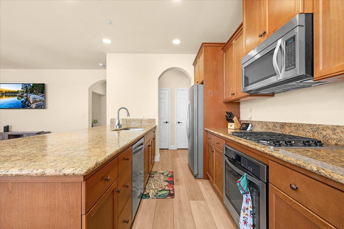 2481 S Via Versilia Dr, Fresno, CA 93727