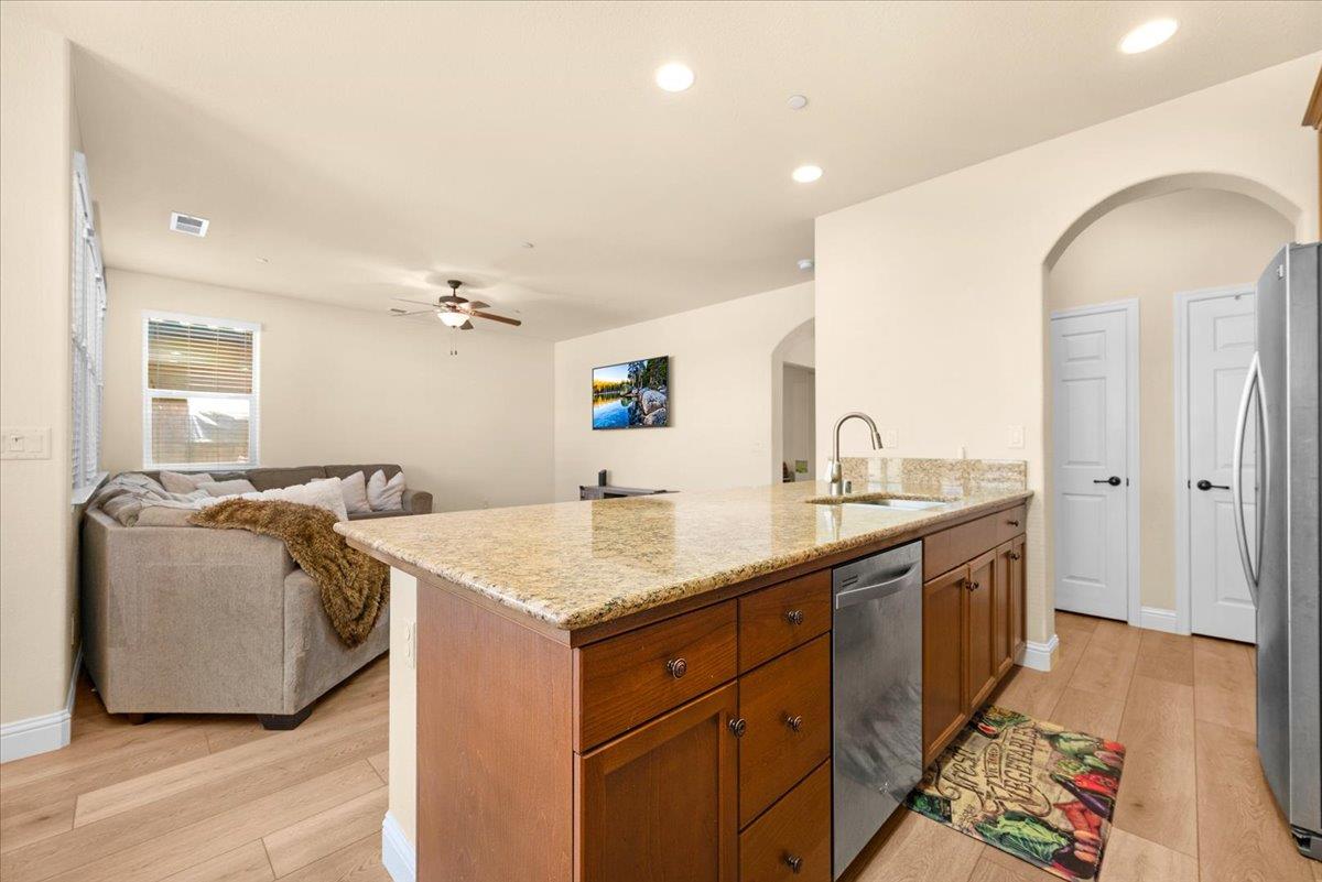 2481 S Via Versilia Dr, Fresno, CA 93727