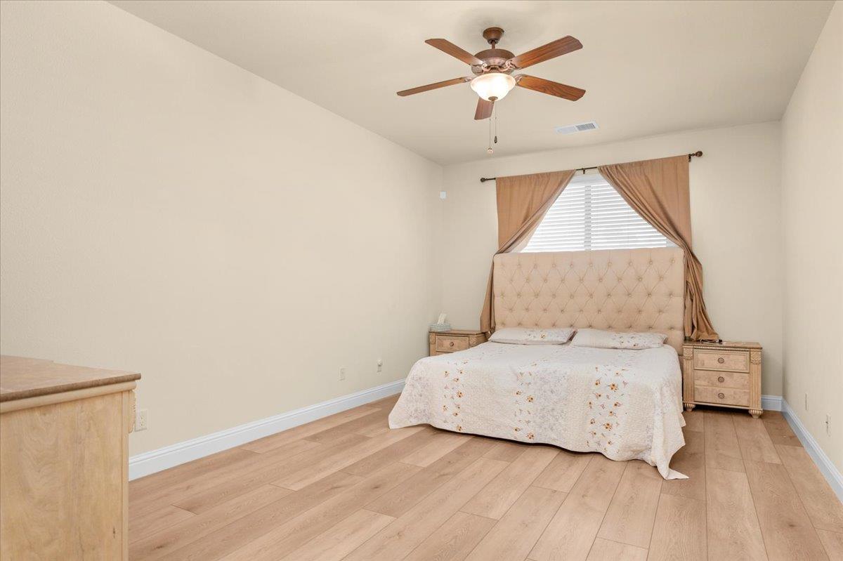 2481 S Via Versilia Dr, Fresno, CA 93727