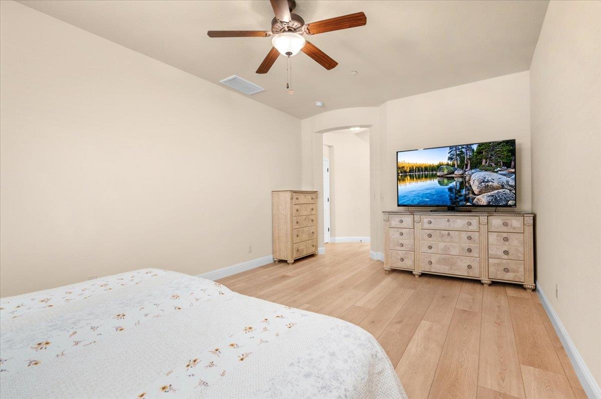 2481 S Via Versilia Dr, Fresno, CA 93727