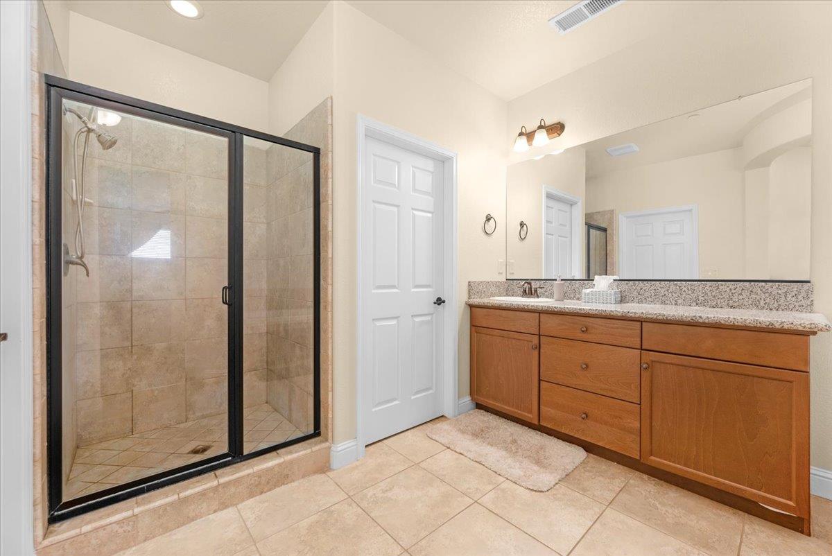 2481 S Via Versilia Dr, Fresno, CA 93727