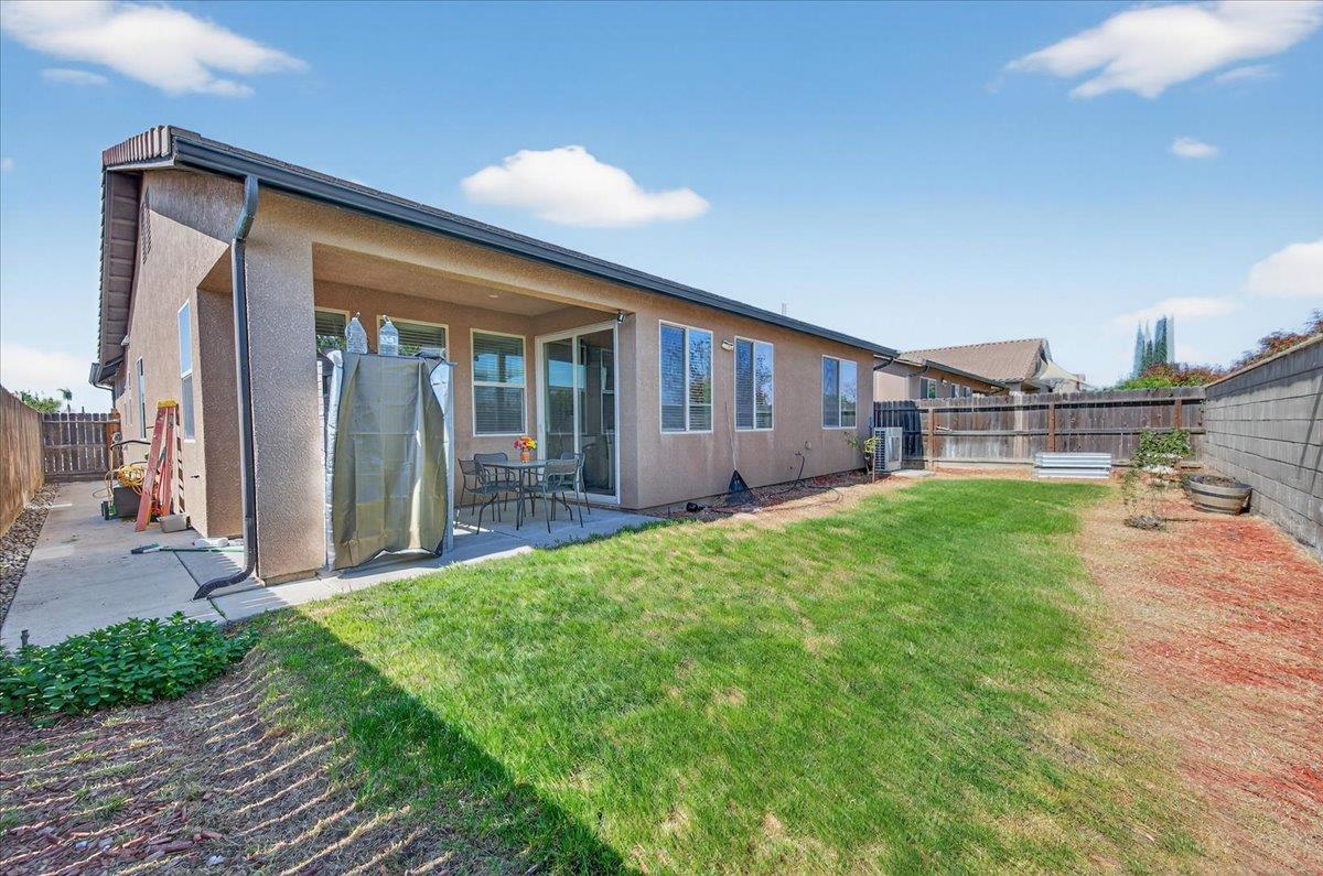 2481 S Via Versilia Dr, Fresno, CA 93727