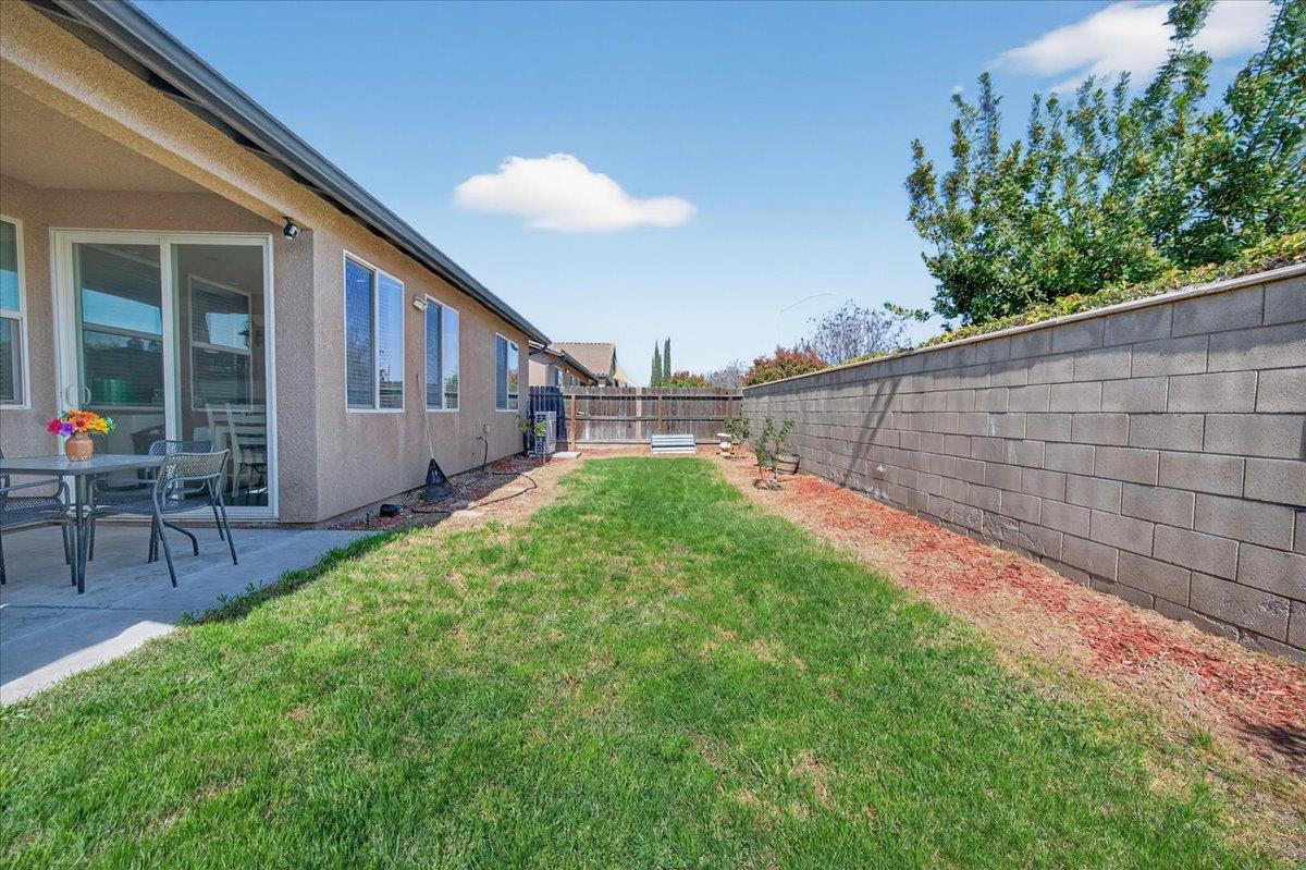 2481 S Via Versilia Dr, Fresno, CA 93727