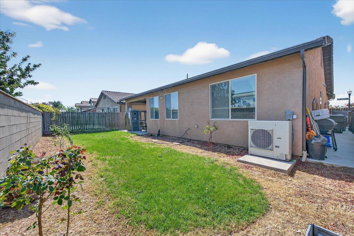 2481 S Via Versilia Dr, Fresno, CA 93727