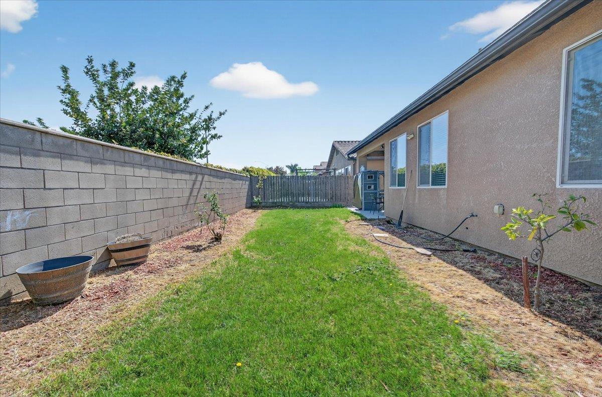 2481 S Via Versilia Dr, Fresno, CA 93727
