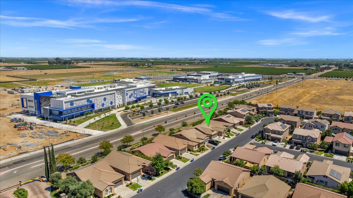 2481 S Via Versilia Dr, Fresno, CA 93727