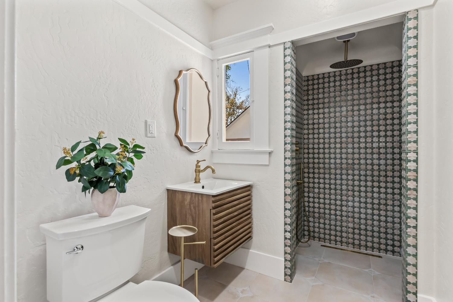 1487 N Echo Ave, Fresno, CA 93728