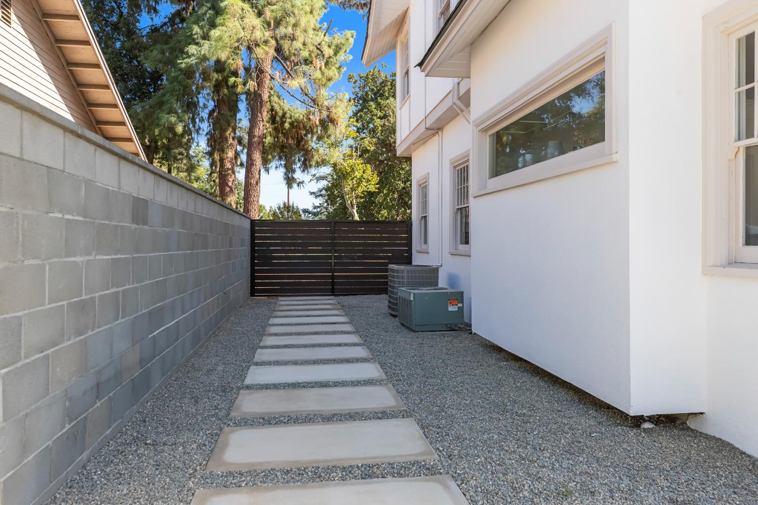 1487 N Echo Ave, Fresno, CA 93728