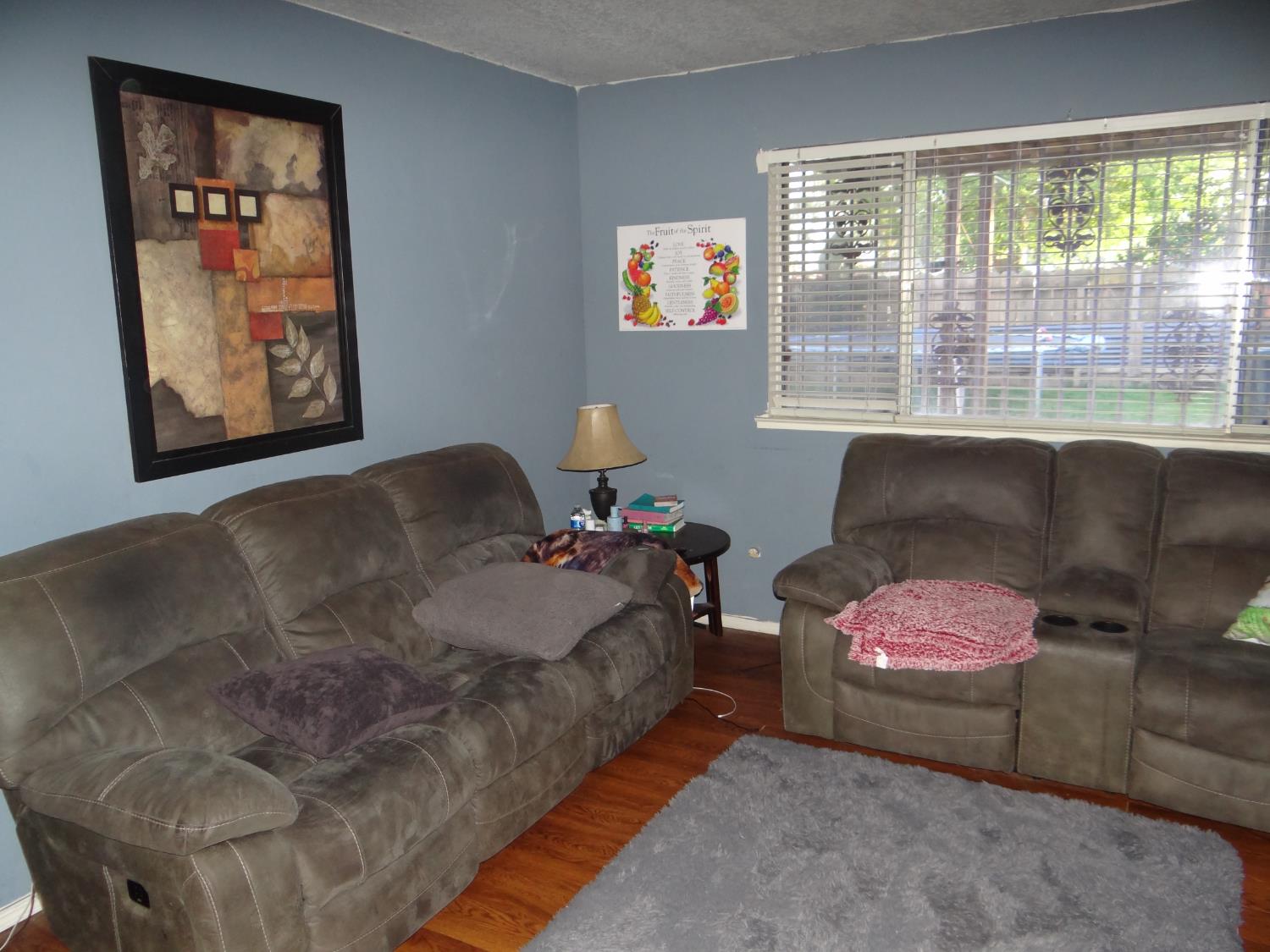 4445 N Emerson Ave, Fresno, CA 93705