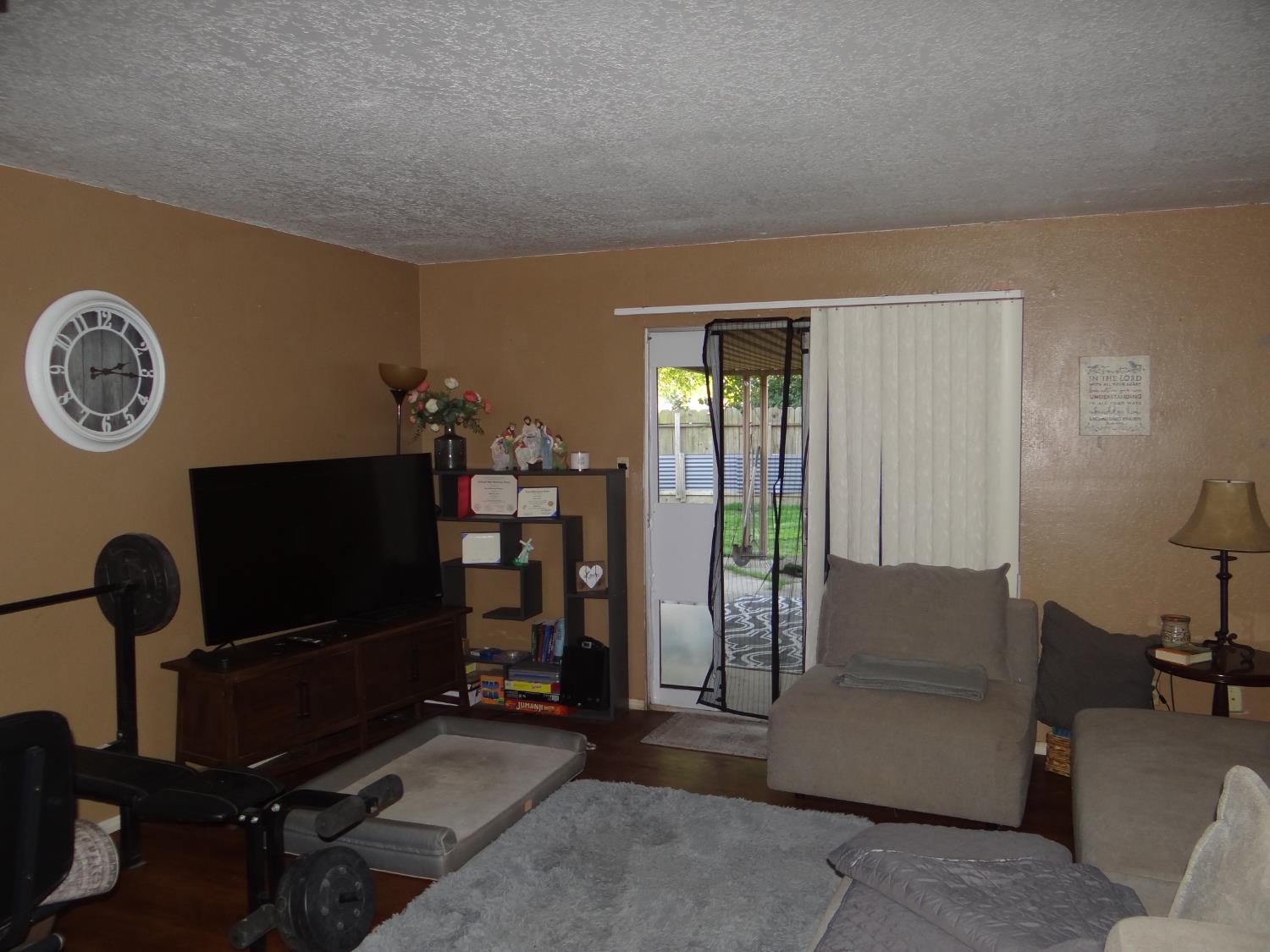 4445 N Emerson Ave, Fresno, CA 93705