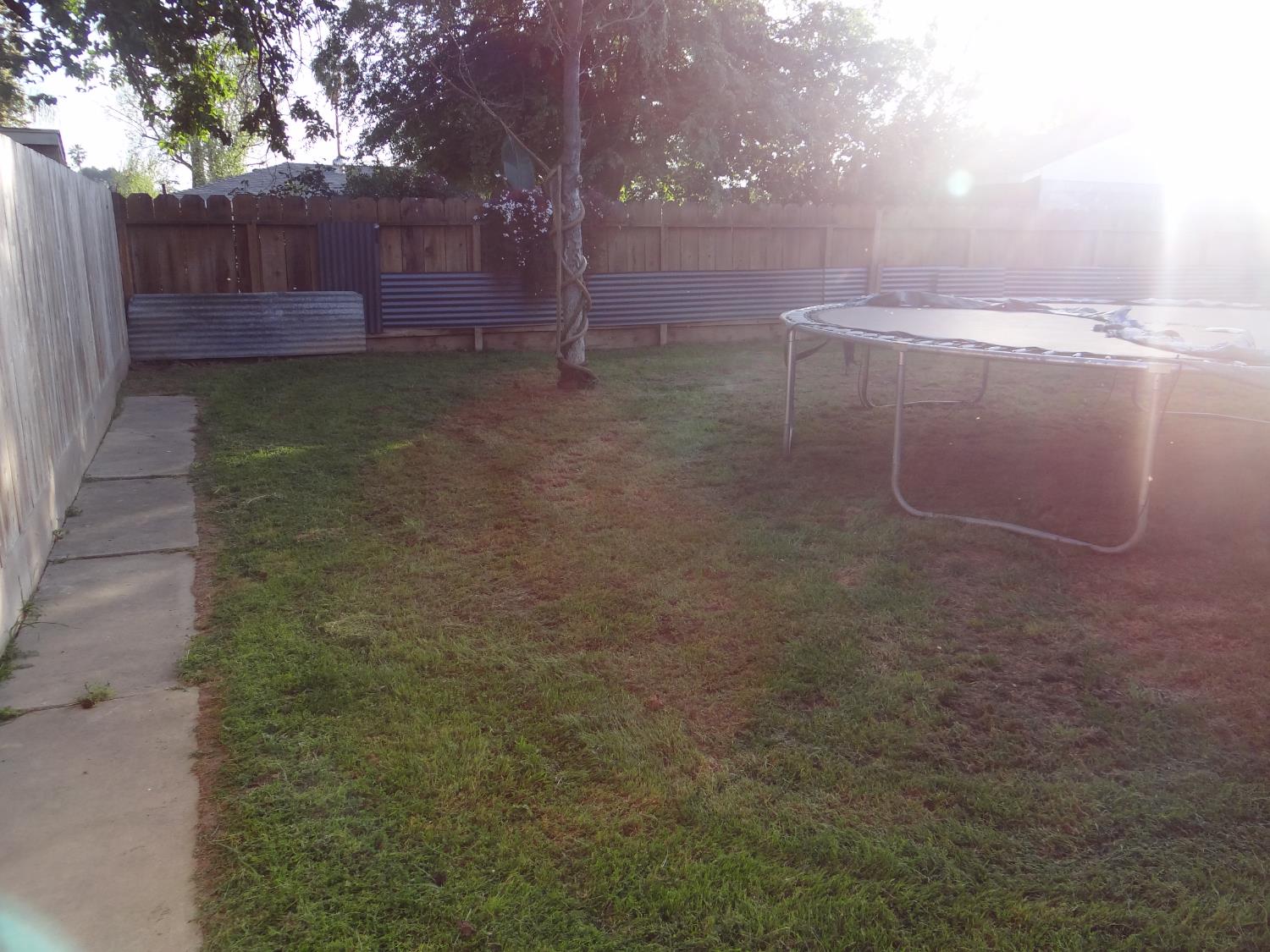 4445 N Emerson Ave, Fresno, CA 93705