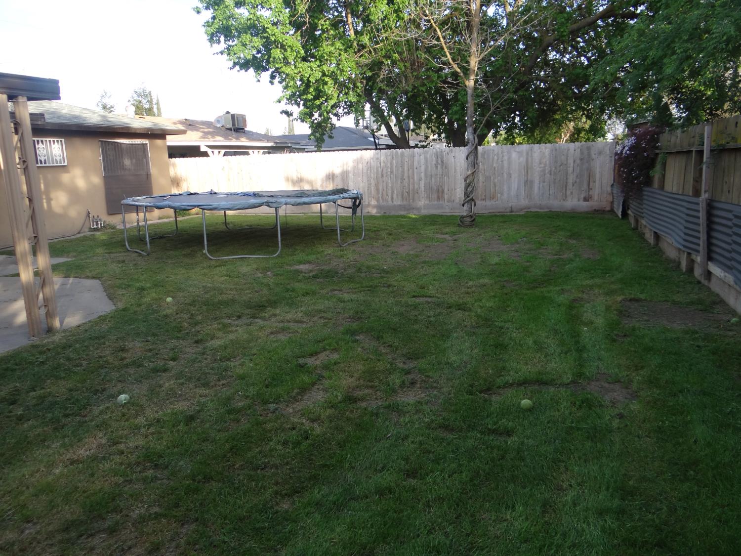 4445 N Emerson Ave, Fresno, CA 93705