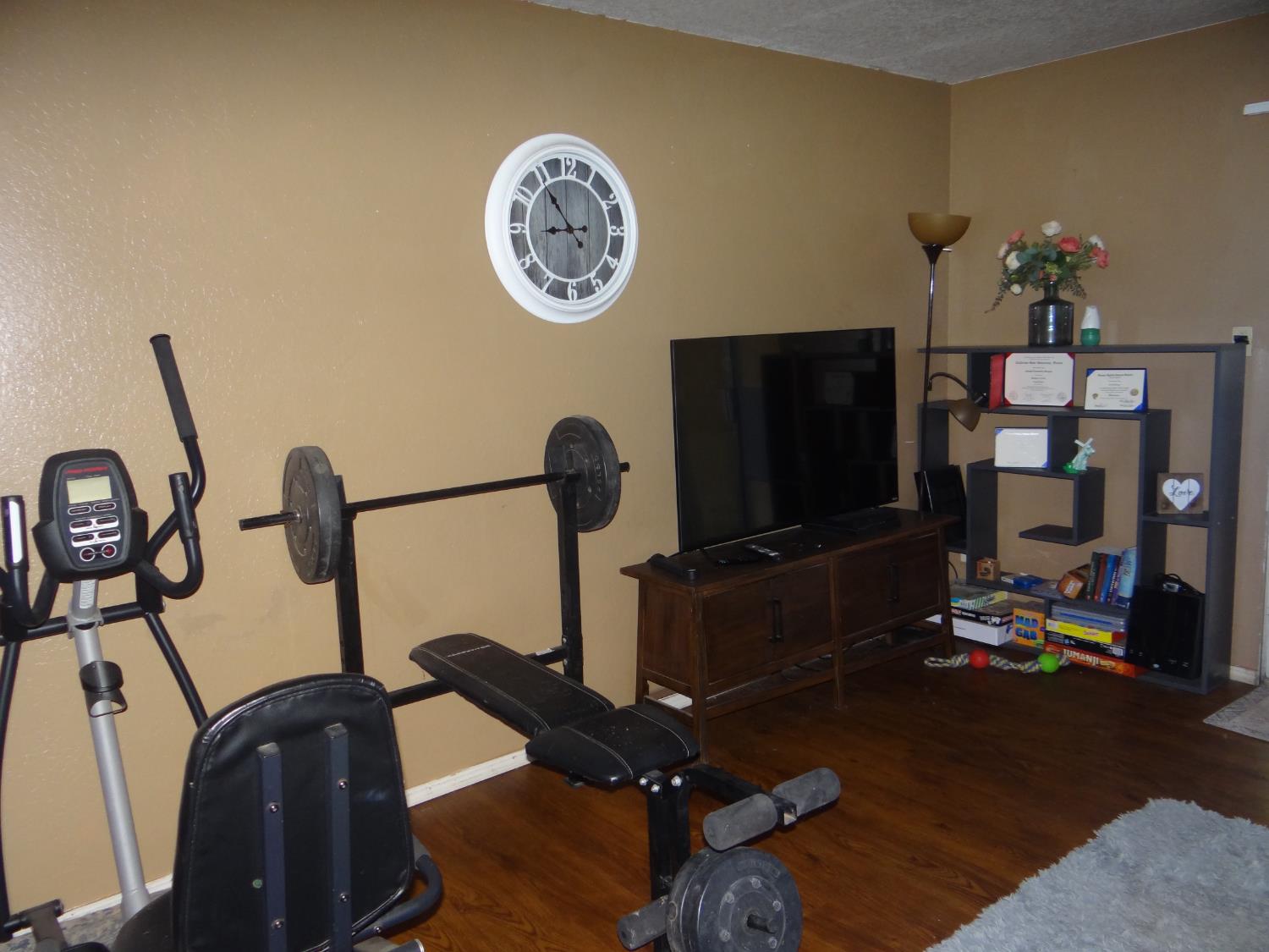 4445 N Emerson Ave, Fresno, CA 93705