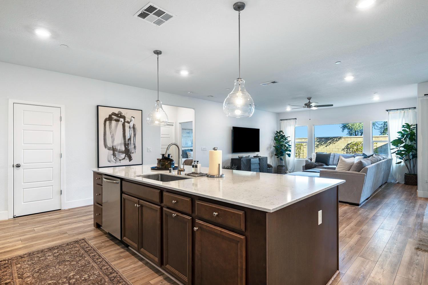 601 Wishon Ave W, Madera, CA 93636