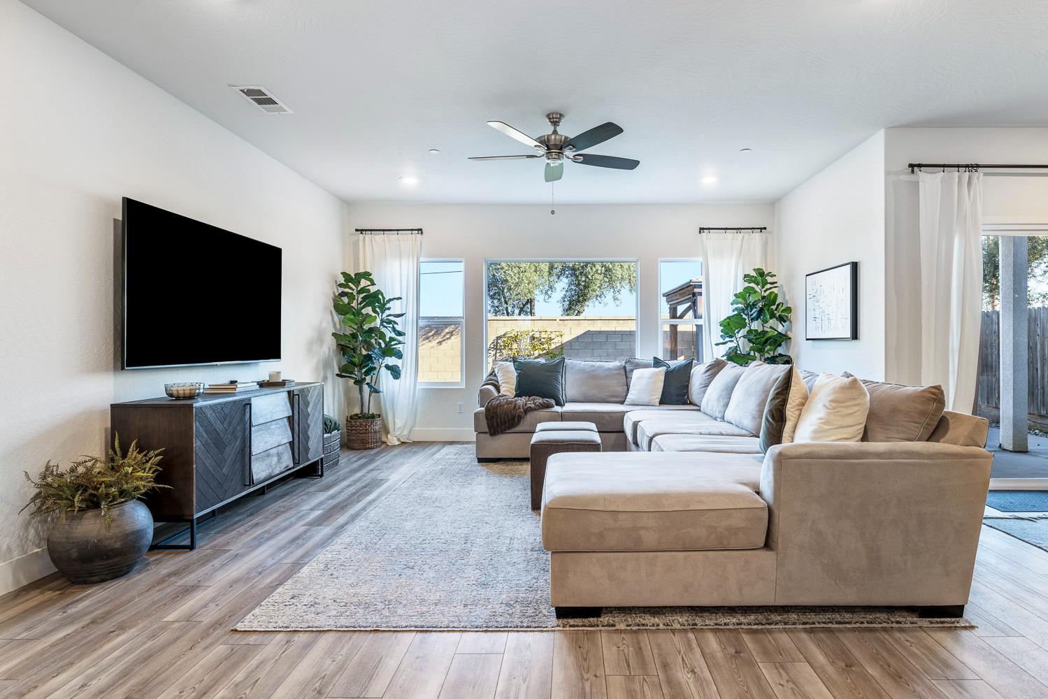 601 Wishon Ave W, Madera, CA 93636