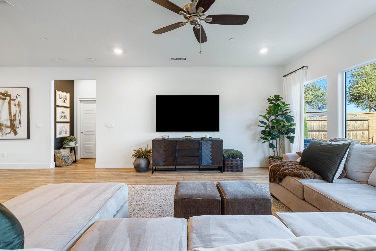 601 Wishon Ave W, Madera, CA 93636