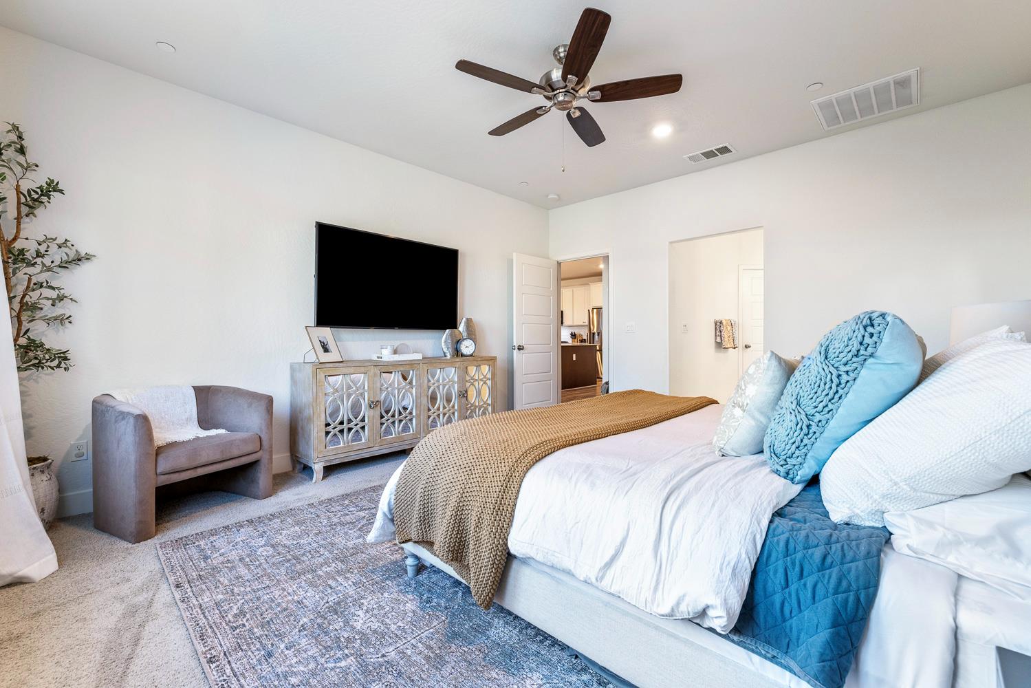 601 Wishon Ave W, Madera, CA 93636