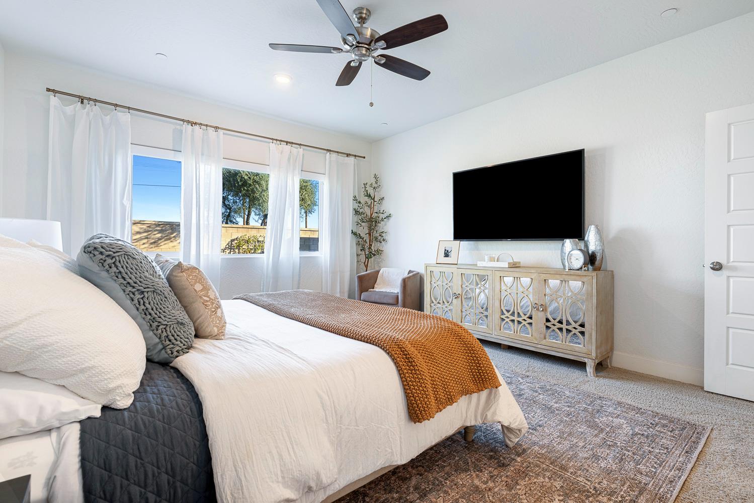 601 Wishon Ave W, Madera, CA 93636