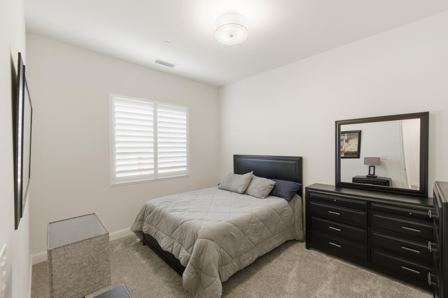 2937 22nd Ave, Kingsburg, CA 93631