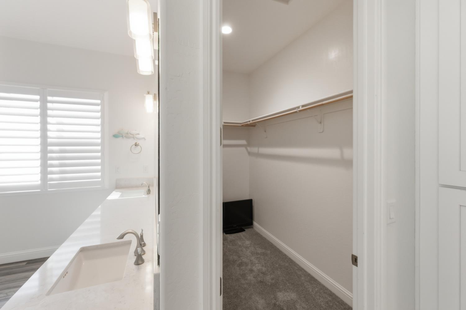 2937 22nd Ave, Kingsburg, CA 93631