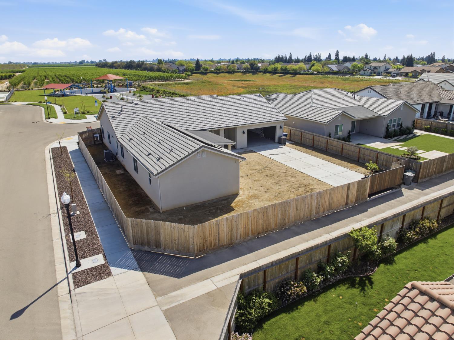 2937 22nd Ave, Kingsburg, CA 93631